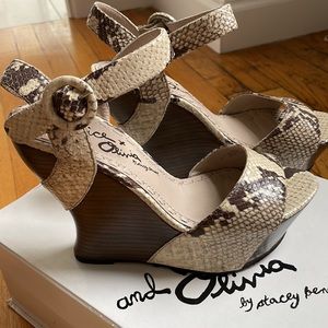 Alice + Olivia platform sandals, size 39.5